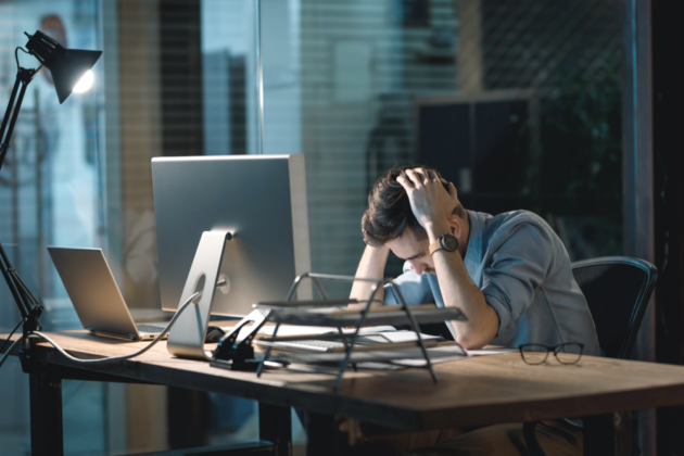 the-signs-of-a-workaholic-and-what-it-means-for-health